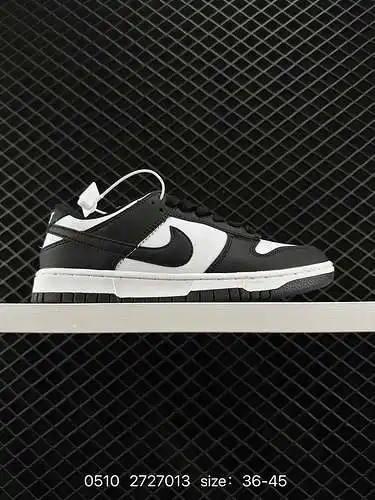 6 NIKE DUNK LOW RETRO “Negro” El panda blanco y negro está basado en Nike Dunk Low. Utiliza negro pa