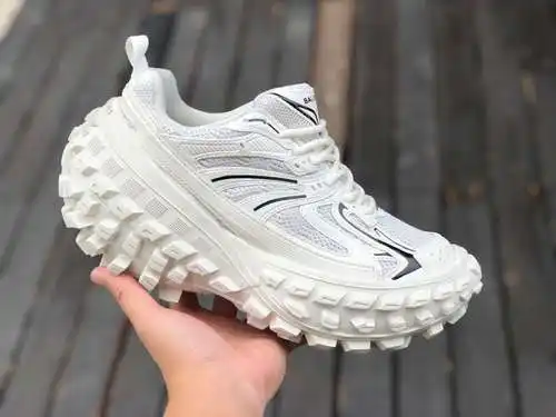 Zapatos con neumáticos Paris zapatos con neumáticos Balenciaga Defender blanco roto