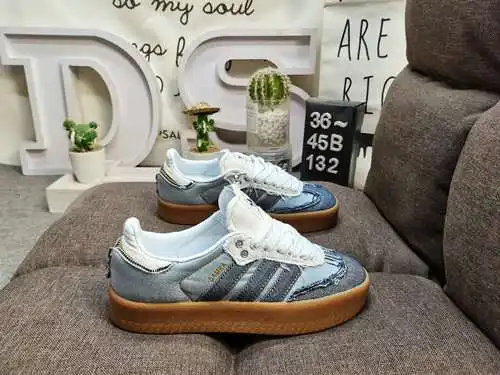 Los zapatos 132D para hombre y mujer son modelos auténticos de media talla. Fabricada en piel de ant