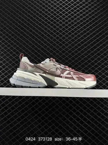 4 Las zapatillas para correr Nike NIKE V2K RUN son tendencia retro. Zapatillas de malla transpirable