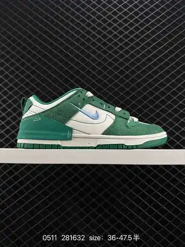 6 El Nike Swoosh en el lado interior de NK Dunk Low Disrupt 2 está delineado con costuras. El diseño