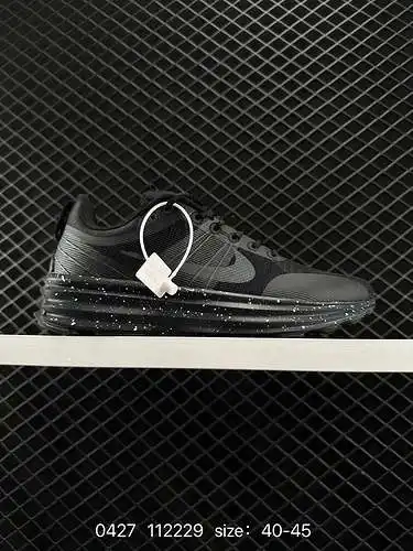 4 Nike Lunar Roam introduce por primera vez una sensación de rebote ligero en un popular calzado de 