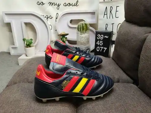 077D Zapatillas de fútbol Adidas PERFORMANCE COPA MUNDIAL de nivel corporativo. Los zapatos siguen e