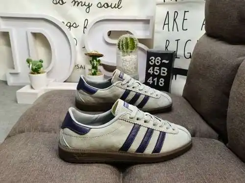 Zapatillas deportivas retro Adidas Bermuda END de un solo producto a nivel de empresa 418D. El cuerp