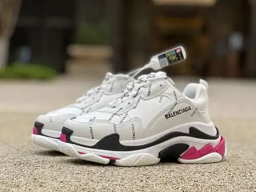 Balenciaga bombardeo polvo blanco Balenciaga Triple S papá zapatos Balenciaga zapatos sucios
