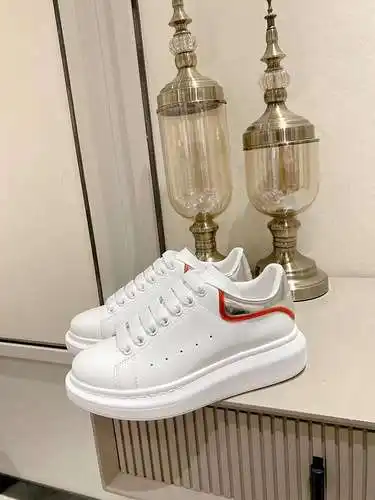 McQueen* Zapatos para hombre y mujer Código: 0318C30 Talla: Mujer 34-41., Hombre 38-46 Observaciones