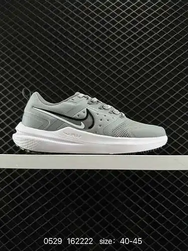 Las zapatillas para correr informales transpirables de malla Nike NK RUN SWIfT W2X tienen un diseño 
