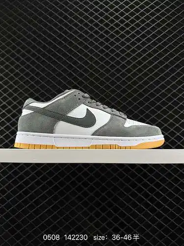 La combinación de colores blanco y gris Nike Dunk Low "Grey Gum" se muestra en una combina