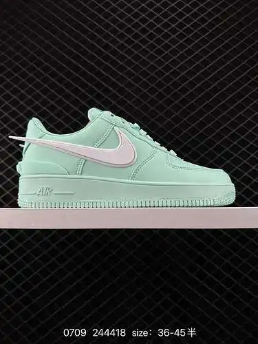 9 Ambush x Nk Air Force '7 Low SP El icónico Swoosh de marca compartida Air Force 1 se extiende más 