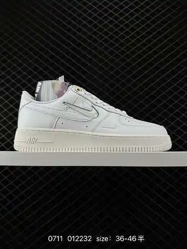 6 Zapatillas deportivas informales, versátiles y de caña baja Nike Air Force ’7 Air Force 1. La comb