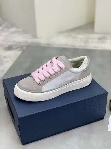 Dior Couple Model Code: 0710C00 Size: Women's 35-40 (34, 41 customized, non-returnable) Men's 39-45 