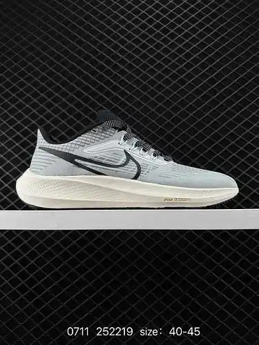 9 Nike/Nike Incrustada con una esponja de peinado en el interior, la entresuela está equipada con Zo