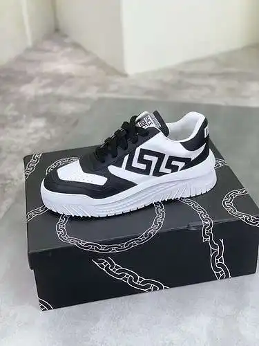 Zapatos de hombre Versace Código: 0710C60 Talla: 38-44 (45 personalizados)
