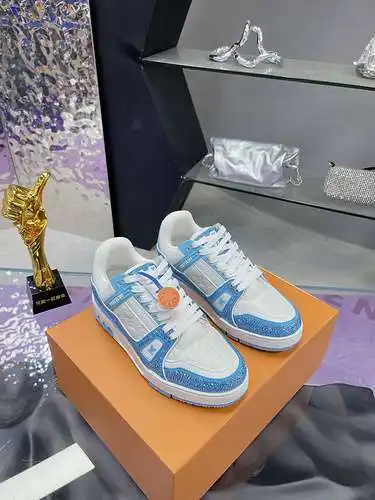 Zapatos LV para hombre y mujer Código: 0526E00 Talla: Mujer 35-40 Hombre 39-46