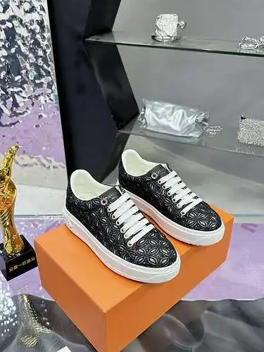 Zapatos LV para hombre y mujer Código: 0528C40 Talla: 35-44