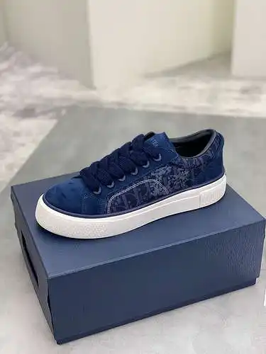Dior Couple Model Code: 0710C00 Size: Women's 35-40 (34, 41 customized, non-returnable) Men's 39-45 