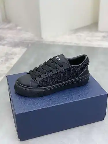 Dior Couple Model Code: 0710C20 Size: Women's 35-40 (34, 41 customized, non-refundable) Men's 39-45 