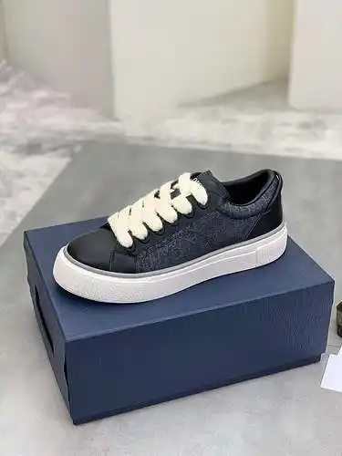 Dior Couple Model Code: 0710C00 Size: Women's 35-40 (34, 41 customized, non-returnable) Men's 39-45 