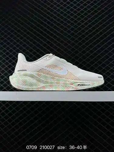 3 La parte superior exterior de la serie Nike Air Zoom Pegasus 4 adopta un diseño de malla diseñado 