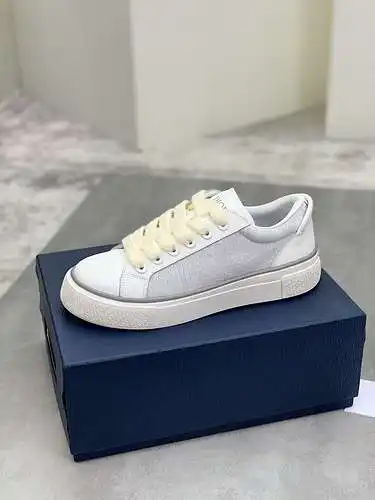 Dior Couple Model Code: 0710C00 Size: Women's 35-40 (34, 41 customized, non-returnable) Men's 39-45 
