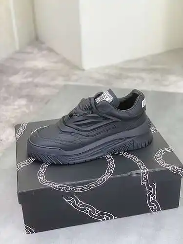 Zapatos de hombre Versace Código: 0710C60 Talla: 38-44 (45 personalizados)