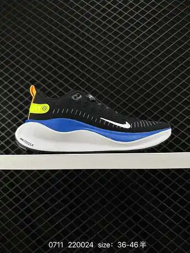 2 Nike REACTX INFINITY RUN 4 Marathon La parte superior liviana está equipada con un nuevo diseño de