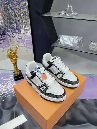 Zapatos LV para hombre y mujer Código: 0526E00 Talla: Mujer 35-40 Hombre 39-46