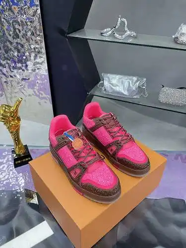 Zapatos LV para hombre y mujer Código: 0526E00 Talla: Mujer 35-40 Hombre 39-46