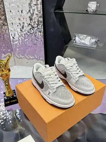 Zapatos de marca compartida* LV para hombre y mujer Código: 0624C40 Talla: 35-45 (la 45 está hecha a