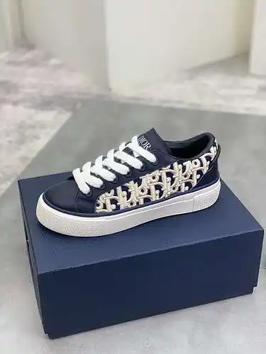 Dior Couple Model Code: 0710C20 Size: Women's 35-40 (34, 41 customized, non-refundable) Men's 39-45 