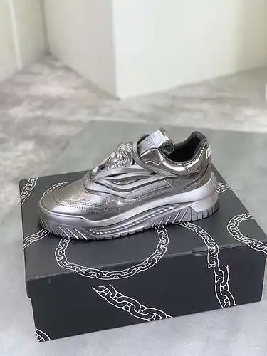 Zapatos de hombre Versace Código: 0710C60 Talla: 38-44 (45 personalizados)