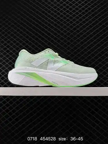 4 New Balance FuelCell SuperComp Elite v4 es una zapatilla informal para correr deportiva, cómoda y 