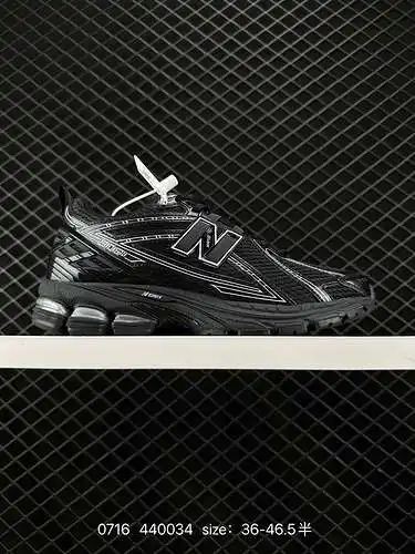 7 Serie New Balance M96. Artículos retro, preciados zapatos de papá, con elementos retro superpuesto