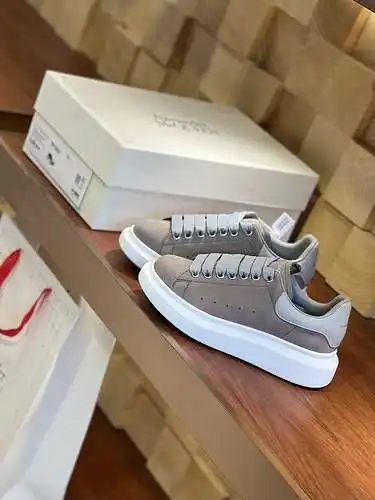 McQueen* Zapatos para hombre y mujer Código: 0318C30 Talla: Mujer 34-41., Hombre 38-46 Observaciones