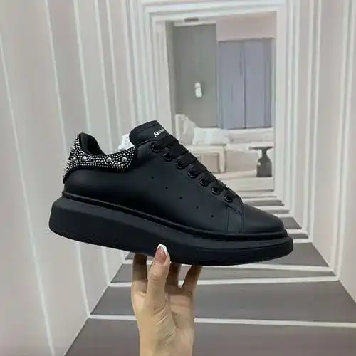 McQueen* Zapatos para hombre y mujer Código: 0318C70 Talla: Mujer 34-41., Hombre 38-46 Observaciones