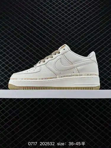 6 Zapatillas deportivas informales, versátiles y de caña baja Nike Air Force ’7 Air Force 1. El rend