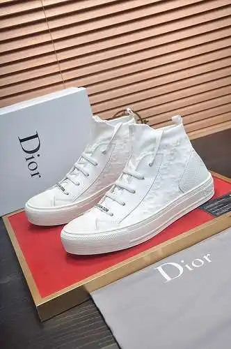 Dior couple model code: 0716B60 Size: female 35/40, male 38/44