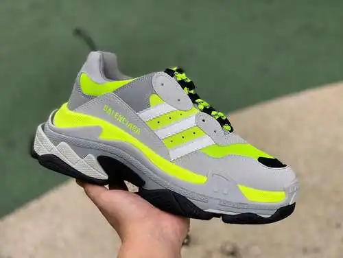 Balenciaga gris verde adidas originals x Balenciaga Balenciaga Triple S zapatos de papá con cordones