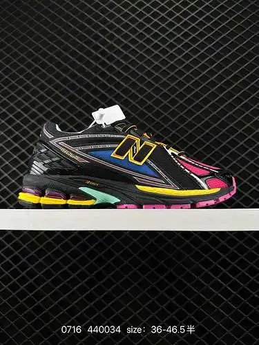 7 Serie New Balance M96. Artículos retro, preciados zapatos de papá, con elementos retro superpuesto