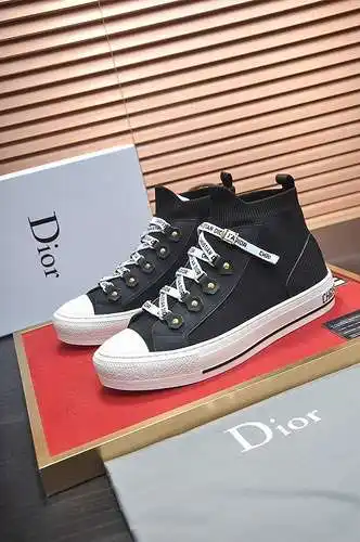 Dior couple model code: 0716B70 Size: female 35/40, male 38/44