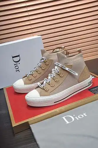Dior couple model code: 0716B70 Size: female 35/40, male 38/44