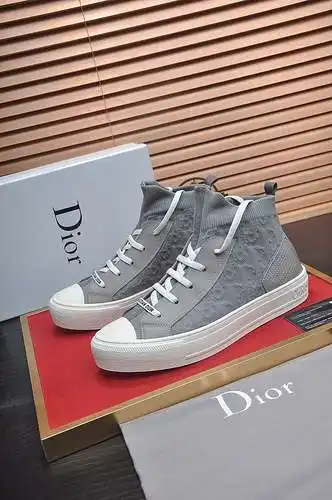 Dior couple model code: 0716B60 Size: female 35/40, male 38/44