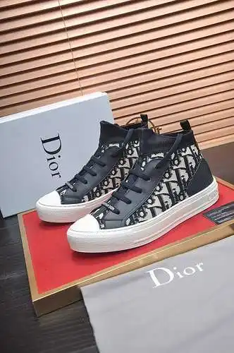 Dior couple model code: 0716B60 Size: female 35/40, male 38/44