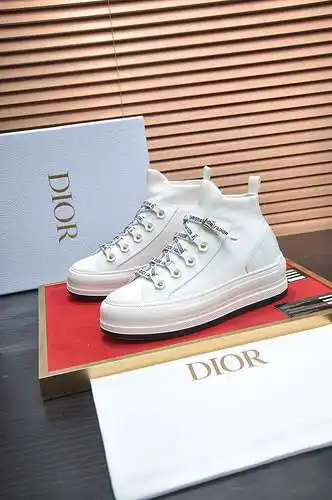 Dior couple model code: 0716B70 Size: female 35/40, male 38/44