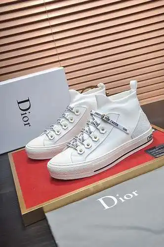Dior couple model code: 0716B70 Size: female 35/40, male 38/44