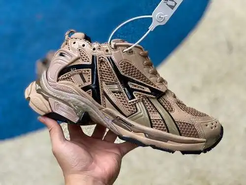 Balenciaga 7.0 Khaki Balenciaga Runner Paris zapatillas con suela transparente