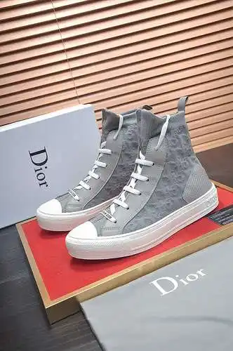 Dior couple model code: 0716B60 Size: female 35/40, male 38/44