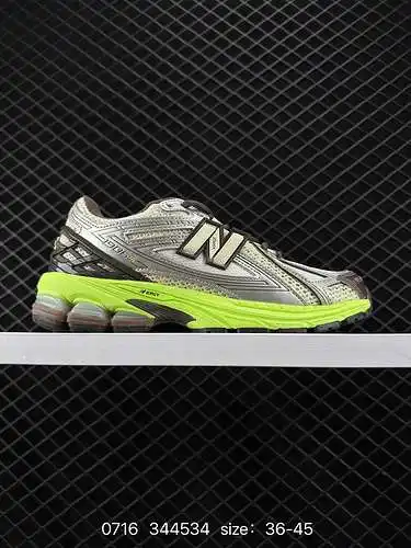 7 Serie New Balance M96. Artículos retro, preciados zapatos de papá, con elementos retro superpuesto