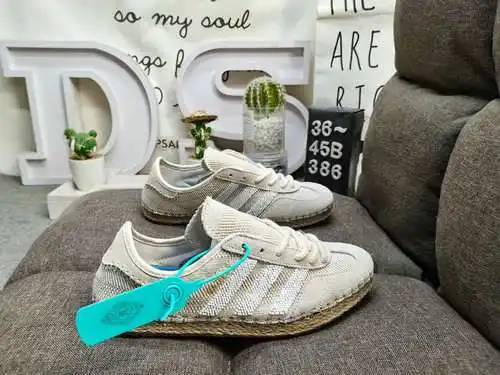 386DCLOT sx adidas Gazelle “Halo Ivory” La Gazelle “Halo Ivory” de CLOT encarna una artesanía superi