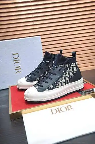 Dior couple model code: 0716B70 Size: female 35/40, male 38/44